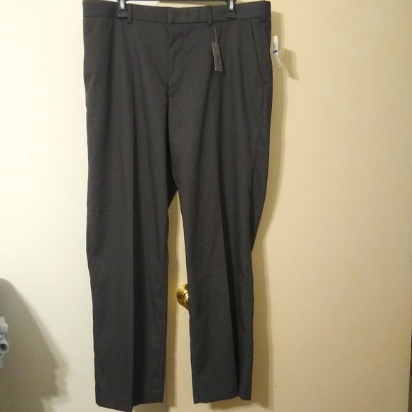 NWT VanHeusen Dark Gray No Iron, Straight Fit, Flat Front Pants (Size 36 W 30 L) - Picture 1 of 5